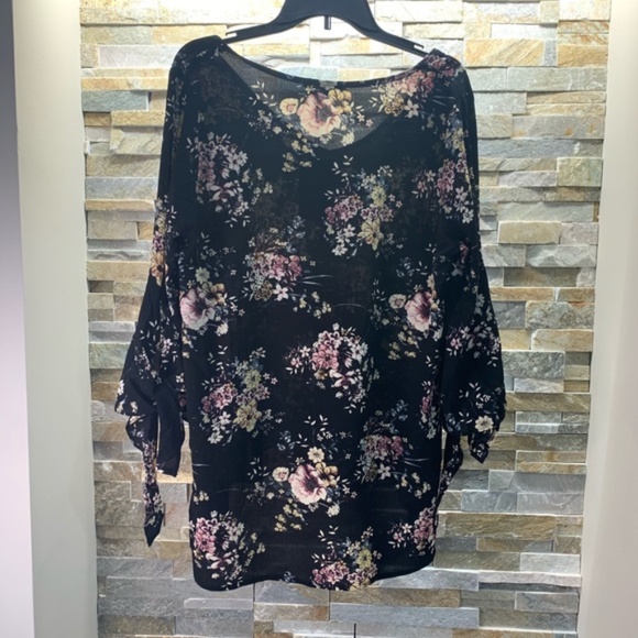 Gibson Tie Sleeve V-Neck Tunic - Picture 2 of 7